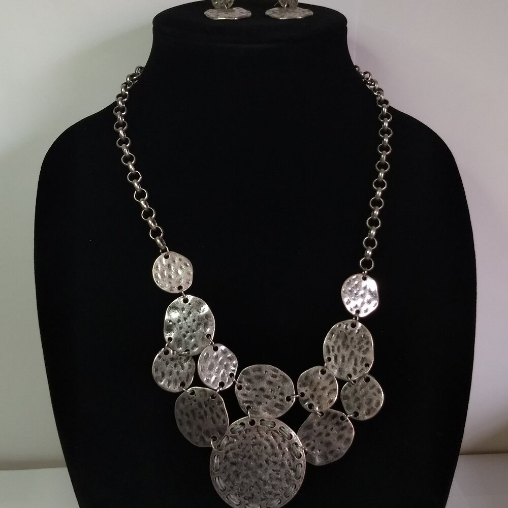 Ruby Rd Silver Tone Hammered Coin Bib Necklace Statement Necklace & Earrings - Picture 1 of 9